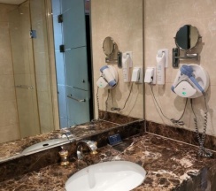 Одноместный номер Deluxe с балконом и с видом на океан двуспальная кровать в Hotel Maremons