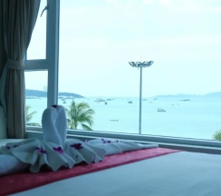Одноместный люкс в The Beach Front Resort Pattaya  - SHA Plus