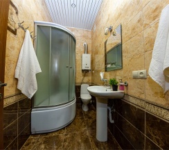 Улучшенный трехместный номер в Mountain Saniba eco hotel