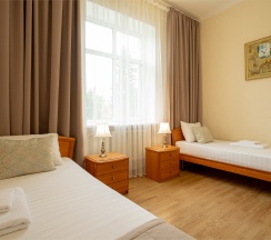 СЕМЕЙНЫЙ (3-Х КОМНАТНЫЙ НОМЕР) в Чайка