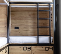 Односпальная кровать в 4-х местном женском номере в Via hostel