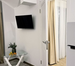 Апартаменты двухкомнатные (ЛЮКС) с балконом и красивым видом в Polikariya