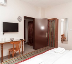 Четырёхместный номер Standard с 2 комнатами с видом на город в Antika Amman Hotel
