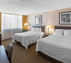 Четырёхместный номер Deluxe в Clarion Hotel Denver Central