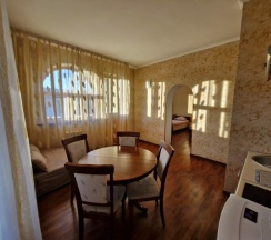 семейный  трёхкомнатный с кухней в Вдохновение