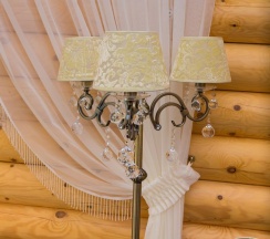 Номер люкс свадебный с 1 двуспальной кроватью в Кирьянов