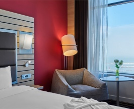 Номер Classic Superior, с видом на море - c двуспальной кроватью в Mercure Sochi Centre