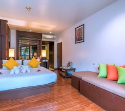 Трёхместный номер Deluxe с балконом в The Briza Beach Resort Khaolak