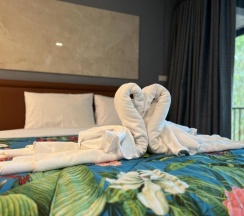 Двухместный номер Deluxe с балконом двуспальная кровать в Ton Pling Khao Lak Villa