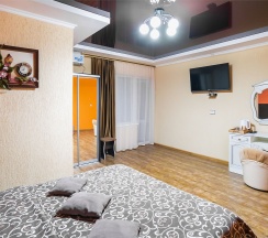 KING SIZE 4+1 ( 2х комнатный) люкс в Анютины глазки