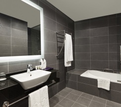 Двухместный полулюкс с красивым видом из окна двуспальная кровать в Park Regis Business Bay