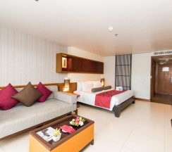 Двухместный номер Deluxe с балконом 2 отдельные кровати в ASHLEE Hub Hotel Patong