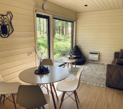 Коттедж c 1 комнатой с красивым видом из окна в Vinder Village