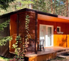 Четырёхместный коттедж с красивым видом из окна в Аврора Country House