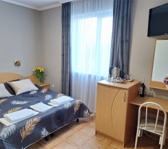 «ГОРОД» 15 СТАНДАРТНЫЙ ТРЕХМЕСТНЫЙ НОМЕР С ДВУСПАЛЬНОЙ КРОВАТЬЮ, ОДНОСПАЛЬНЫМ ДИВАНОМ в Цитрус