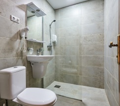 Люкс с 2 комнатами и балконом в Family Park Hotel