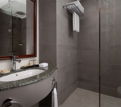 Супериор с двумя кроватями и диваном 4 этаж в Renartiss Isaakiy St. Petersburg hotel