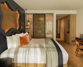 Двухместный номер Deluxe с балконом и с видом на сад двуспальная кровать в Avista Grande Phuket Karon - MGallery