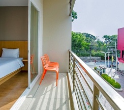 Одноместный номер Deluxe с видом на город двуспальная кровать в Casa de Coral Phuket