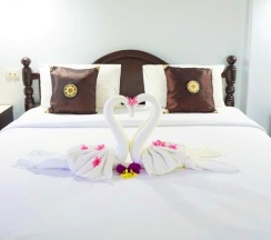 Двухместный номер Standard с видом на бассейн двуспальная кровать в Lamai Inn 99 Bungalows