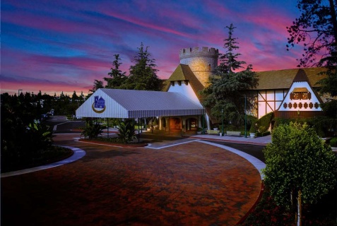 Анахайм: Отель Anaheim Majestic Garden Hotel