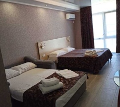 Четырёхместный номер Superior с балконом в Алкеста