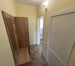 Четырёхместный номер со всеми удобствами и лоджией в Kef