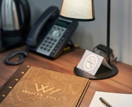 Номер полулюкс с 1 двуспальной кроватью в White Hill Hotel