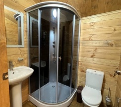 Четырёхместный номер Standard с балконом в Good House Abh