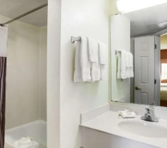 Четырёхместный номер в La Quinta Inn by Wyndham Austin Capitol / Downtown