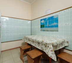 Стандарт с двуспальной и односпальными кроватями , видом на море до 4 гостей в Дельфин парк