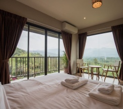 Люкс с балконом в Thanburi Resort
