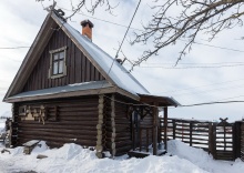 Дом с видом на озеро и церковь в Медведь