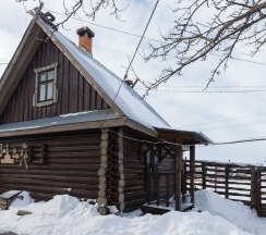 Дом с видом на озеро и церковь в Медведь