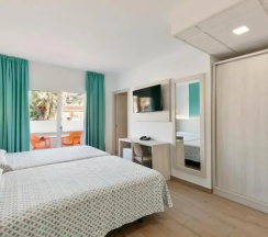 Двухместный номер с балконом двуспальная кровать в Hotel Best Lloret Splash