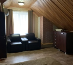Шестиместный коттедж Comfort с 3 комнатами с красивым видом из окна в Дубки