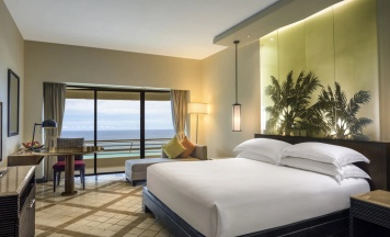 Двухместный номер Deluxe с видом на море двуспальная кровать в Pullman Phuket Karon Beach Resort ex. Hilton Phuket Arcadia Resort