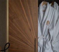 Делюкс с видом на сад и балконом в Grand Royal Residences