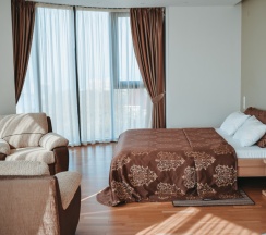 Двухместная студия с красивым видом из окна двуспальная кровать в Diana Palace