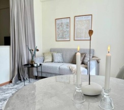 Уютная квартира с отдельной спальней рядом с озером в Как Дома 05