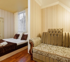 Четырёхместный номер с террасой, вид на горы и сад в Skayfom