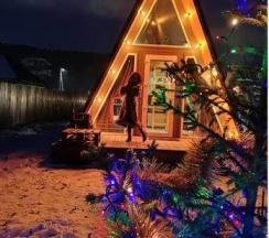 Коттедж А-Frame в Побег из квартиры