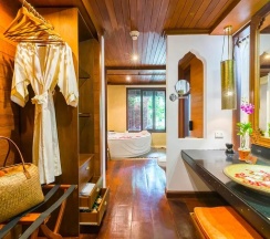 Двухместный люкс Grand Deluxe с видом на сад двуспальная кровать в Muang Samui Spa Resort
