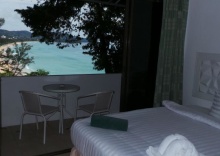 Номер Deluxe beachfront в On The Hill Karon Resort