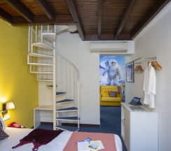 Четырёхместный семейный номер Standard с балконом в Casual Ilbira Granada Hotel