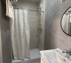 Трёхместный номер Classic с балконом в Абаза