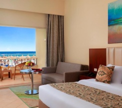 Двухместный номер Superior с красивым видом из окна двуспальная кровать в Pickalbatros Dana Beach Resort - Hurghada
