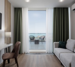 Люкс с балконом в Azimut