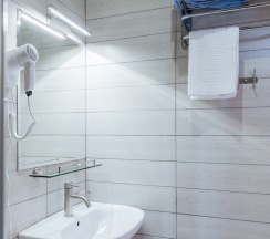 Трёхместный номер Standard с балконом в L-hotel