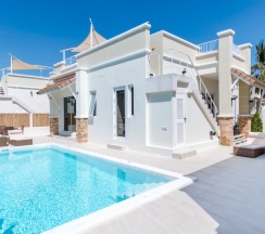 Семейная вилла с балконом и с красивым видом из окна в Отель The Oriental Beach Pearl